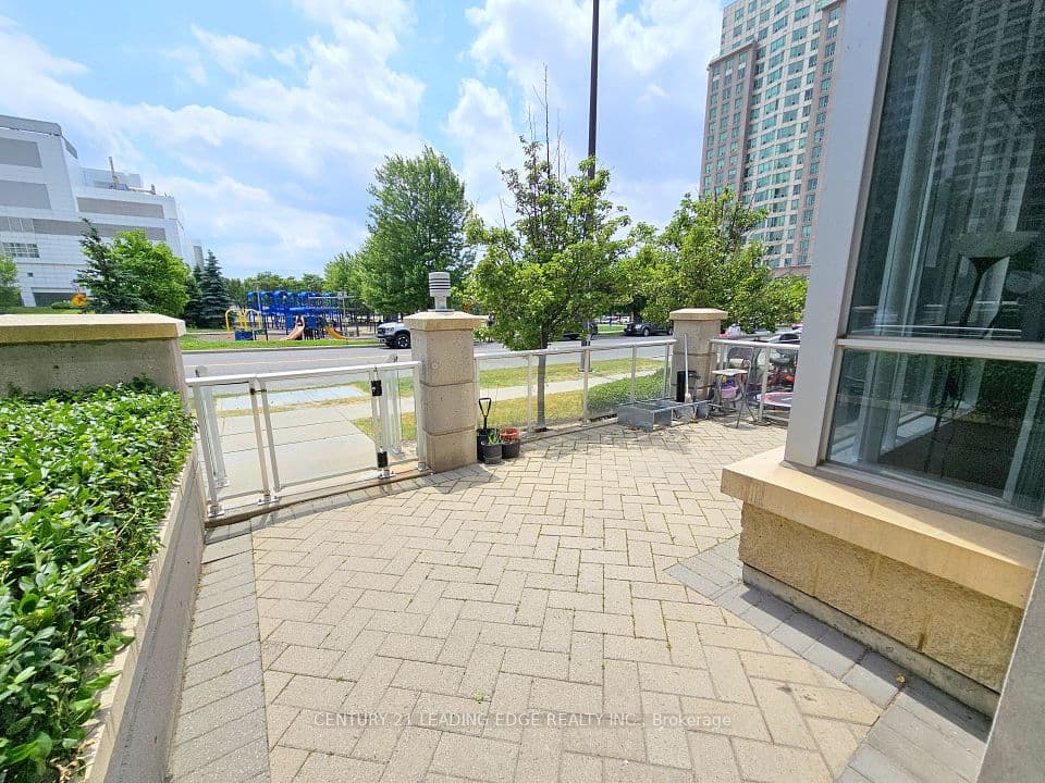 38 Lee Centre Drive TH120, Toronto, ON M1H 3J7 – photo 3