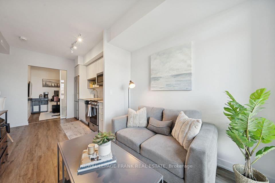 630 Greenwood Avenue 409, Toronto, ON M4J 0A8 – main photo
