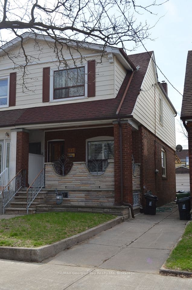 517 Milverton Boulevard, Toronto, ON M4C 1X6 – main photo