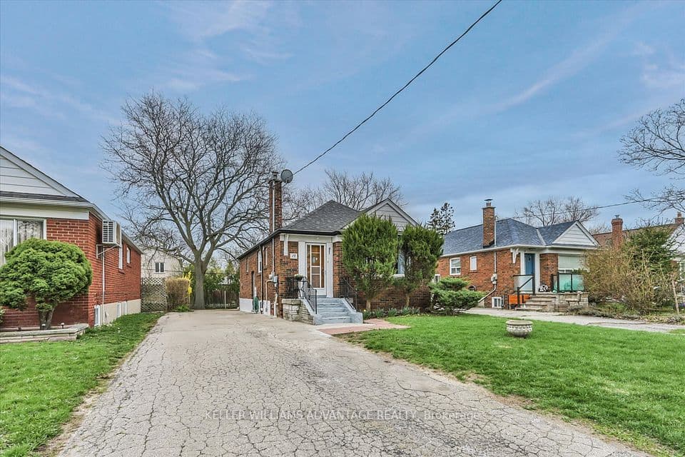 27 Innismore Crescent, Toronto, ON M1R 1C8 – photo 3