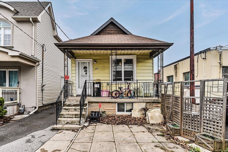 840 Sammon Avenue, Toronto, ON M4C 2E8 – main photo