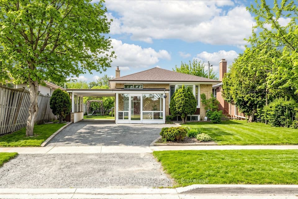 950 McCowan Road, Toronto, ON M1P 3H7 – main photo