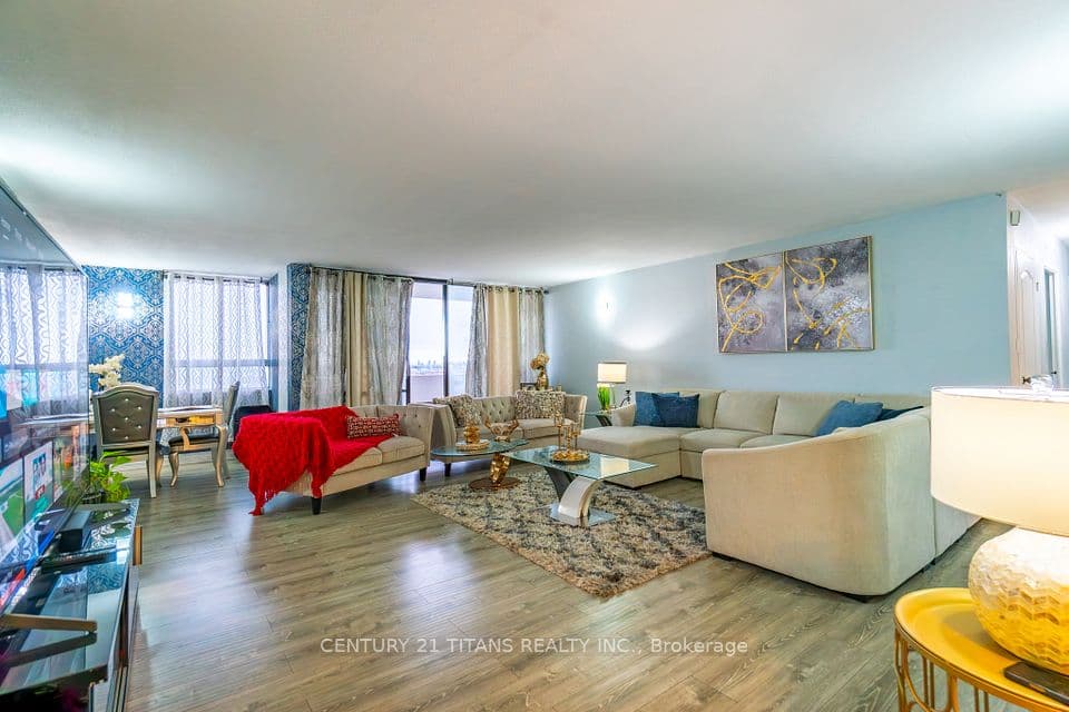 3 Massey Square 3001, Toronto, ON M4C 5L5 – main photo