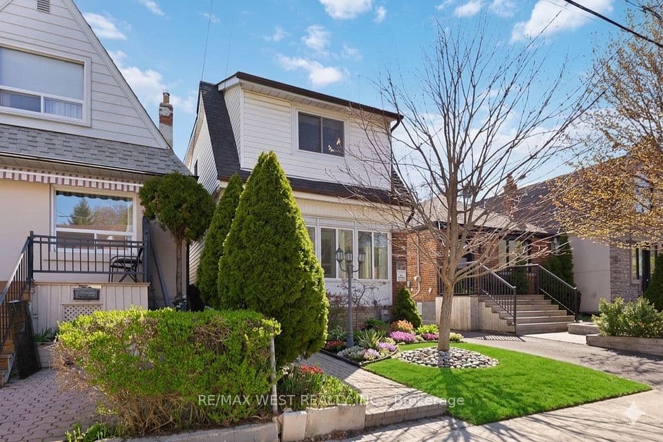 79 King Edward Avenue, Toronto, ON M4C 5J5 – main photo