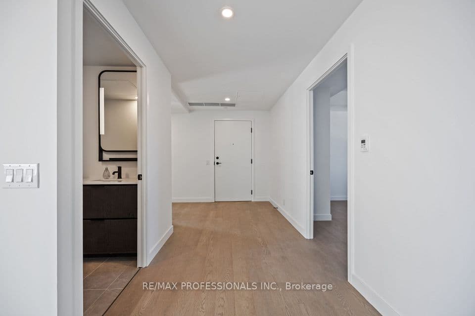 1050 Eastern Avenue 1203, Toronto, ON M4L 0B7 – photo 3