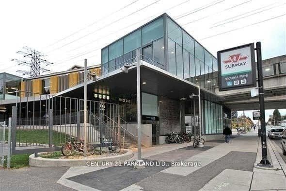 5 Massey Square #215, Toronto, ON M4C 5L6 – main photo
