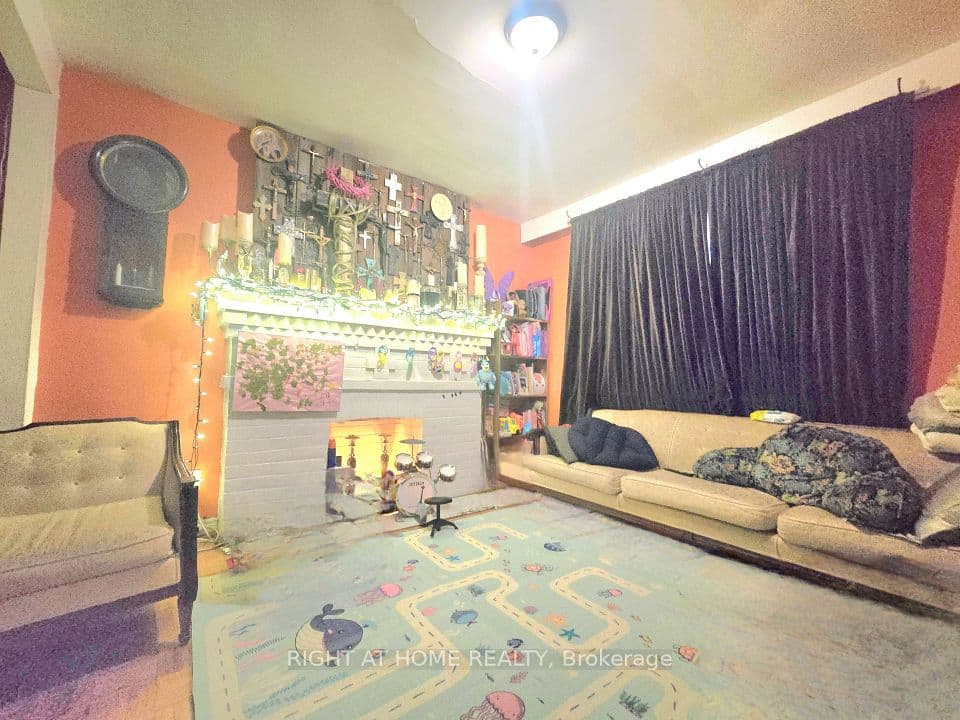 633 Greenwood Avenue, Toronto, ON M4J 4B1 – photo 2
