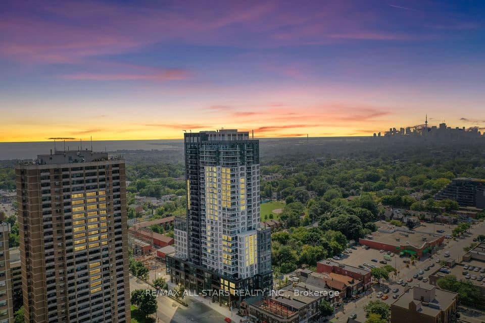 286 Main Street 1811, Toronto, ON M4C 0B3 – main photo