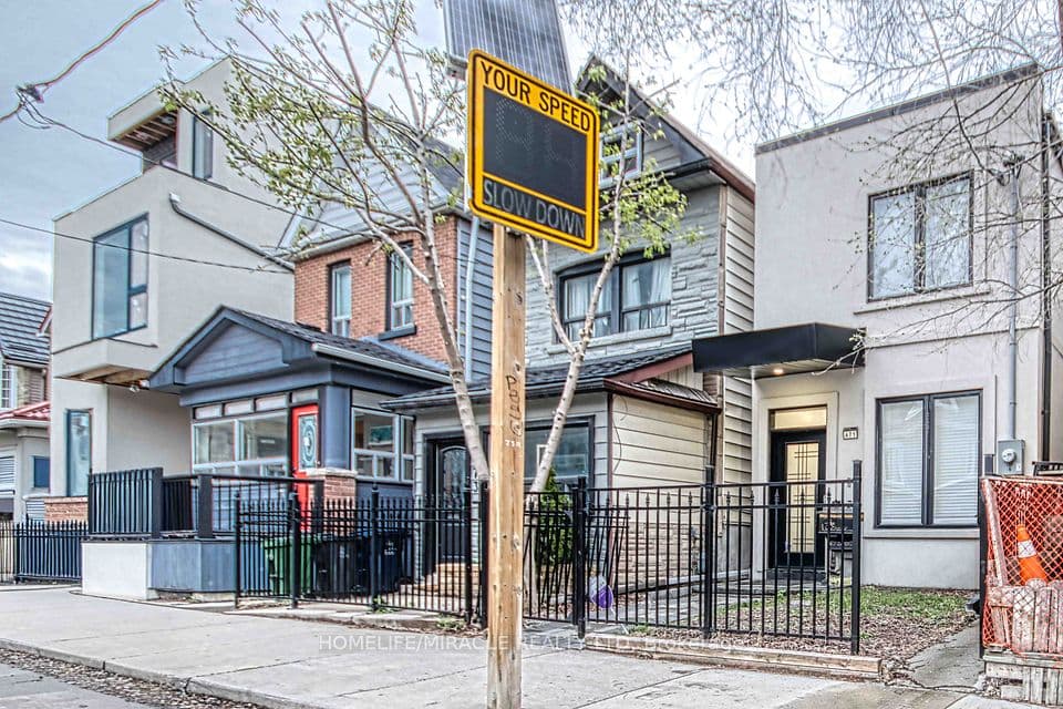 471 Jones Avenue, Toronto, ON M4J 3G7 – photo 2