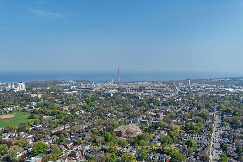 31 Ivy Avenue, Toronto, ON M4L 2H6 – photo 3
