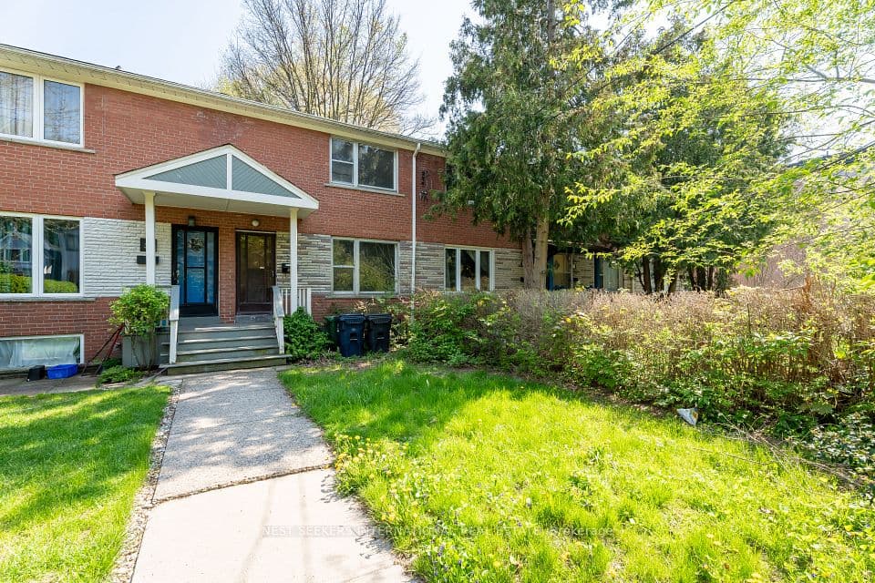 31 Ivy Avenue, Toronto, ON M4L 2H6 – photo 2