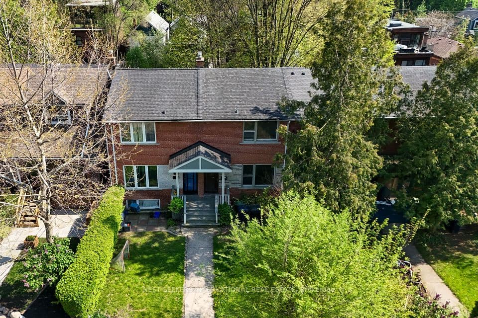 31 Ivy Avenue, Toronto, ON M4L 2H6 – main photo