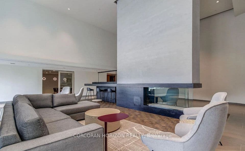 1050 Eastern Avenue 819, Toronto, ON M4L 0B7 – photo 3