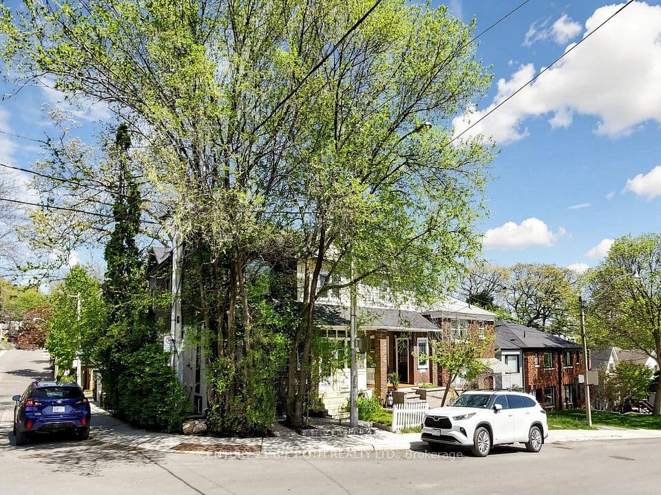 195 Wheeler Avenue, Toronto, ON M4L 3V5 – main photo