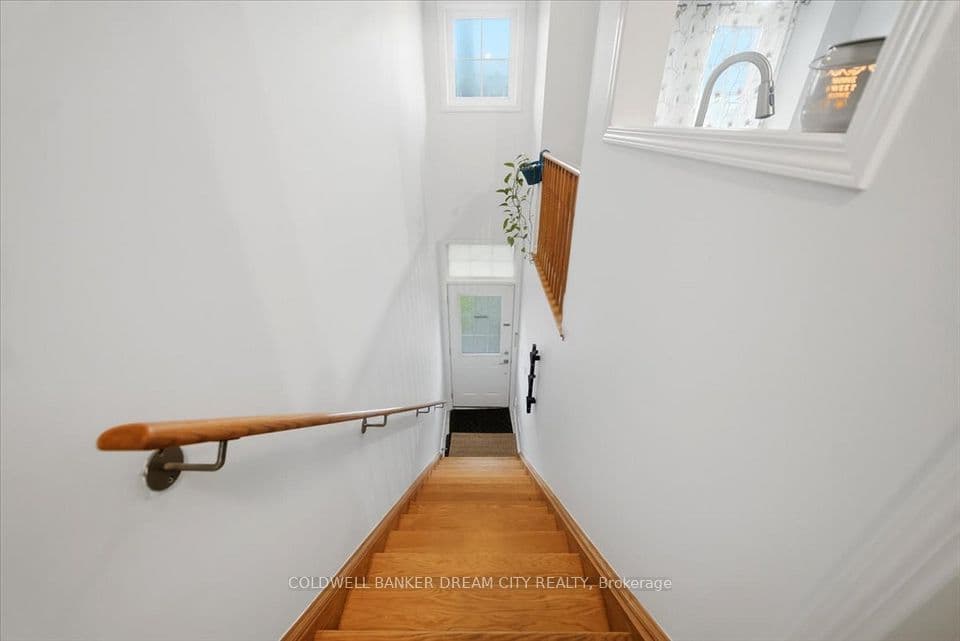 559 Midland Avenue, Toronto, ON M1N 4E8 – photo 3