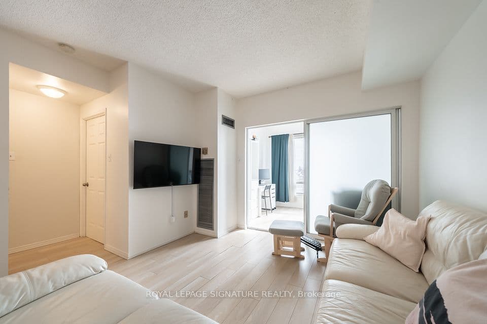 5800 Sheppard Avenue E 316, Toronto, ON M1B 5J7 – main photo