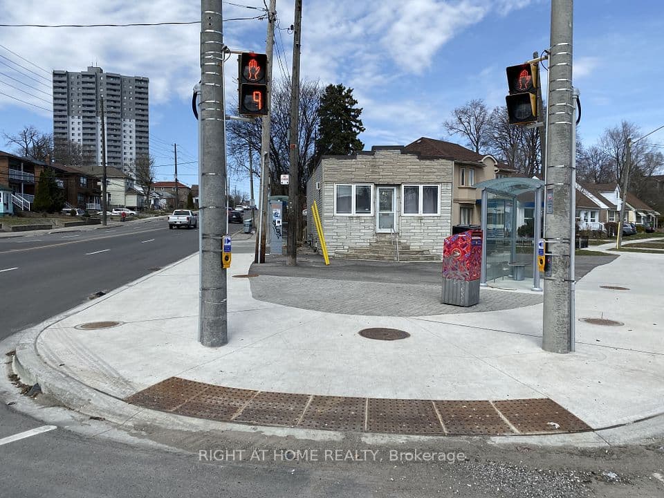 104 Danforth Road, Toronto, ON M1L 3W7 – photo 2