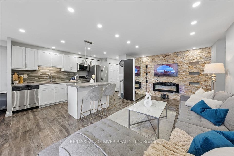 90 Ling Road 907, Toronto, ON M1E 4Y3 – main photo