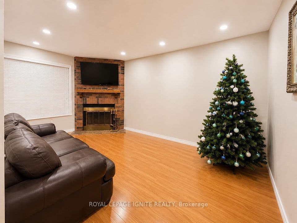 21 Halfmoon Square, Toronto, ON M1C 3V4 – photo 3