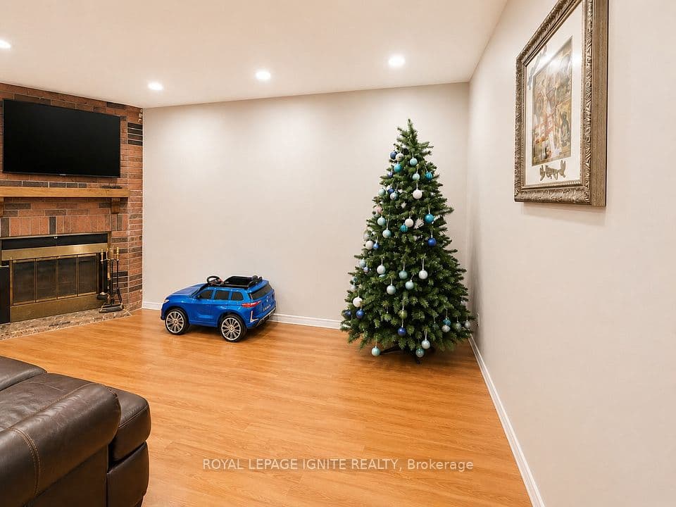 21 Halfmoon Square, Toronto, ON M1C 3V4 – photo 2
