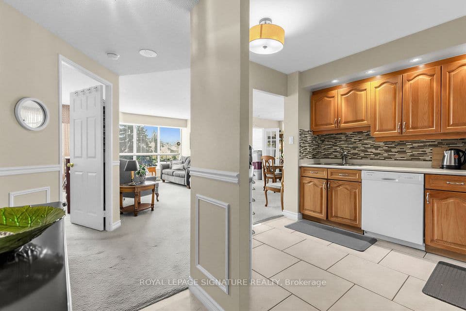 10 Guildwood Parkway 329A, Toronto, ON M1E 5B5 – main photo