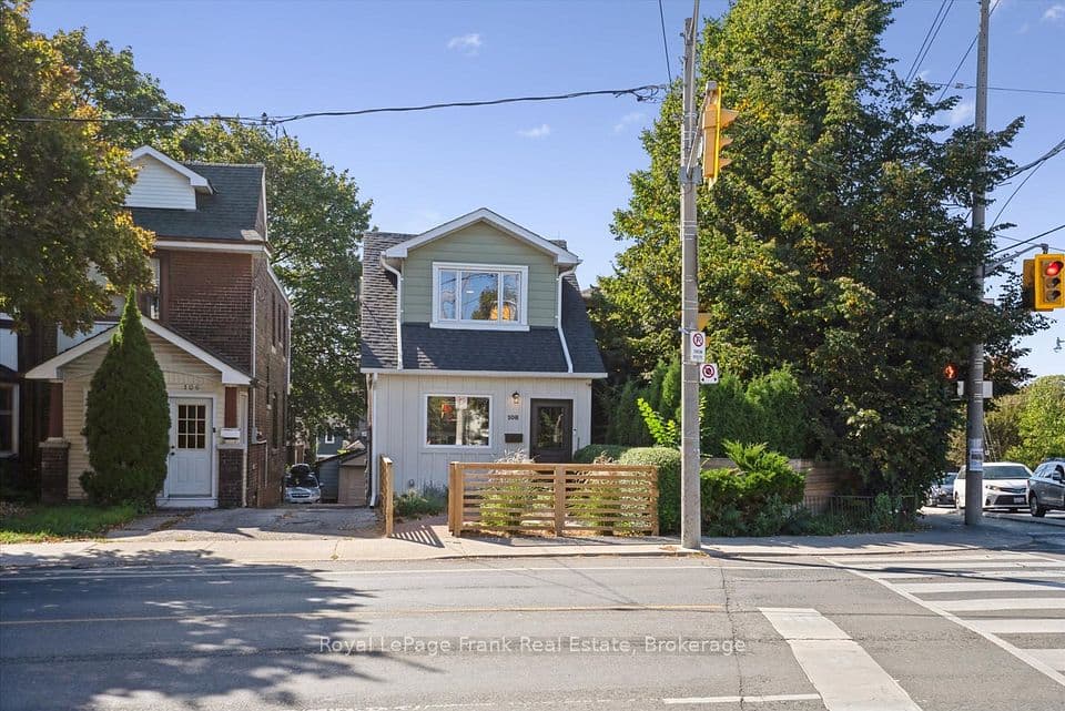 108 Greenwood Avenue, Toronto, ON M4L 2P6 – photo 2
