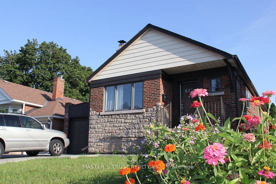 623 O' Connor Dr Drive, Toronto, ON M4C 3A5 – main photo