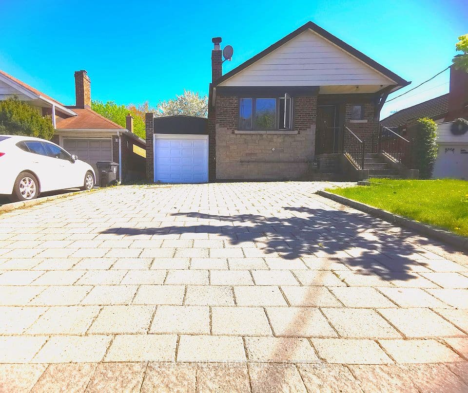 623 O' Connor Dr Drive, Toronto, ON M4C 3A5 – photo 2