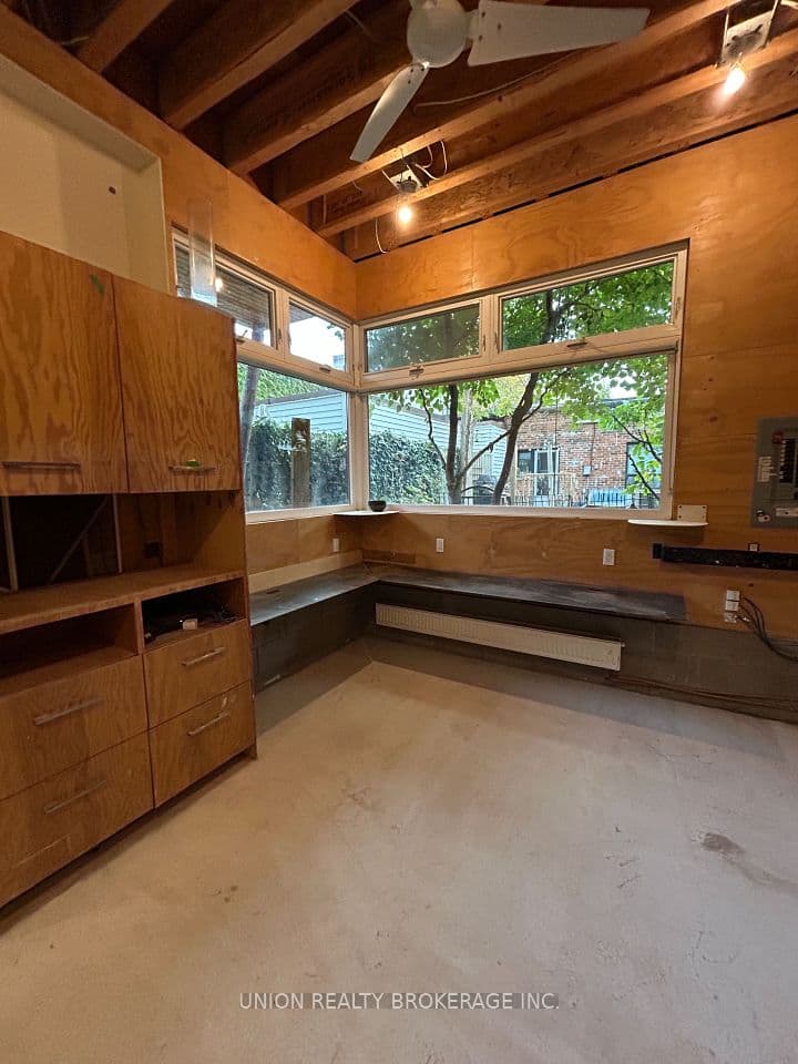 303 Coxwell Avenue, Toronto, ON M4L 3B5 – photo 2
