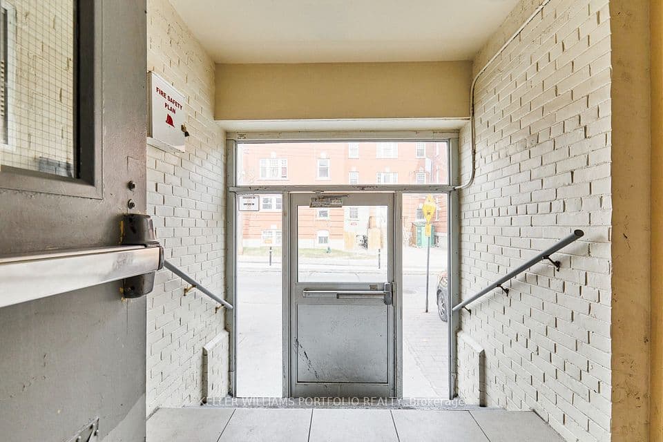1395 Gerrard Street E, Toronto, ON M4L 1Z3 – photo 3
