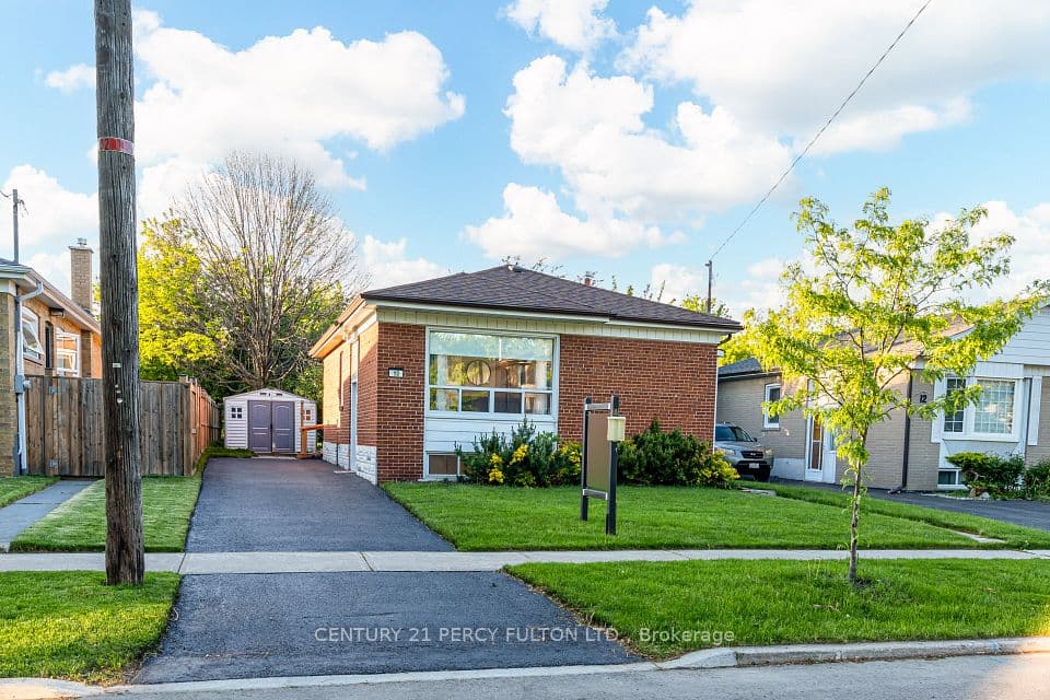 10 Mendip Crescent, Toronto, ON M1P 1Y4 – main photo