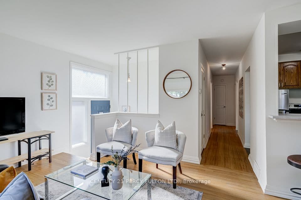 10 Mendip Crescent, Toronto, ON M1P 1Y4 – photo 2