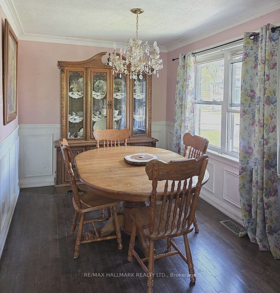 115 Lankin Boulevard, Toronto, ON M4J 4X2 – photo 2