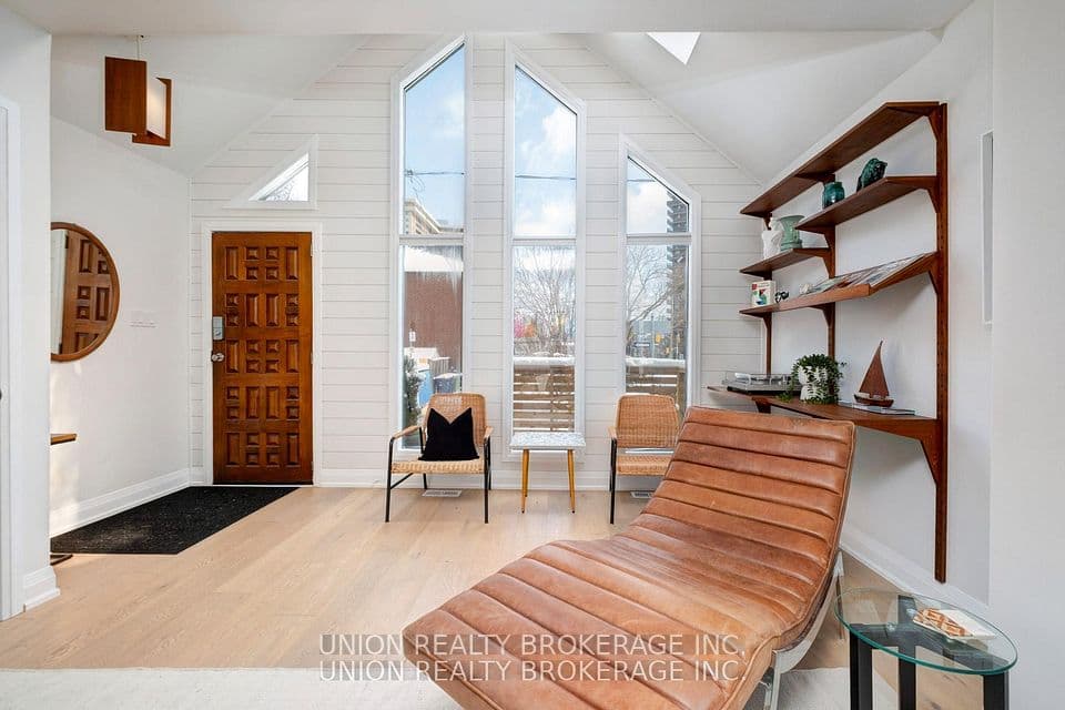 8 Bryant Avenue, Toronto, ON M4C 5G8 – photo 3