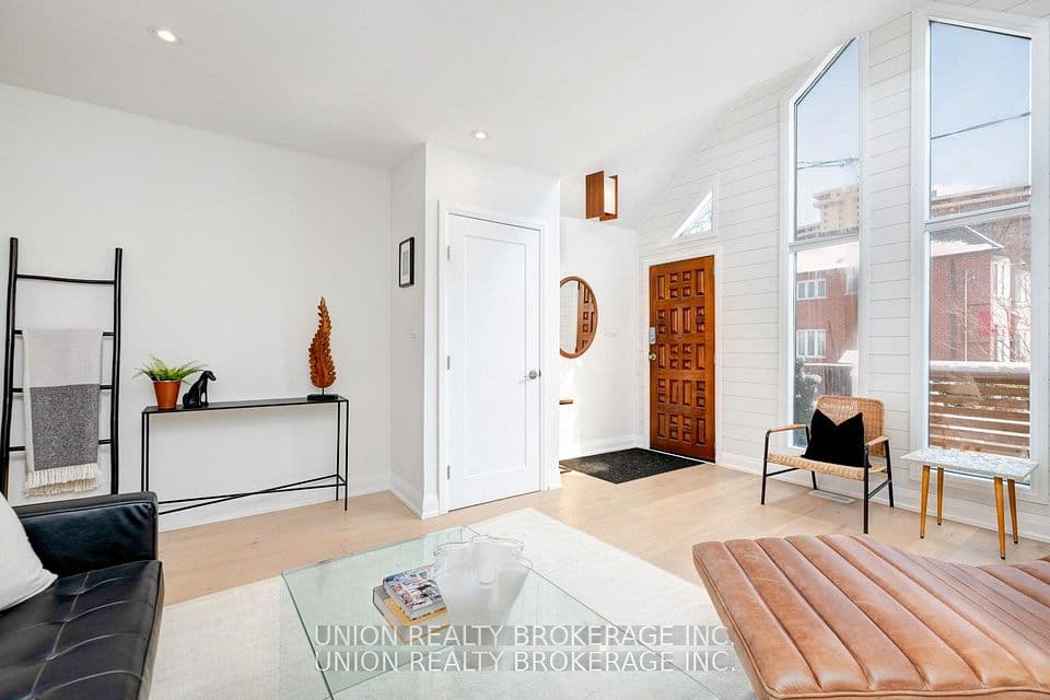 8 Bryant Avenue, Toronto, ON M4C 5G8 – photo 2