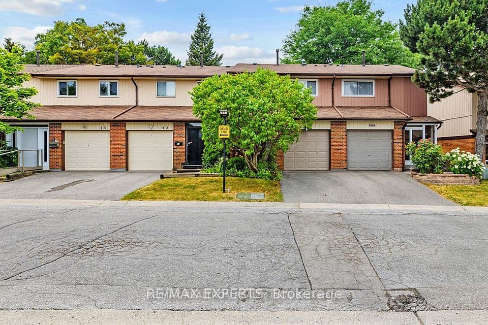 30 W Dundalk Drive 44, Toronto, ON M1P 2W5 – main photo