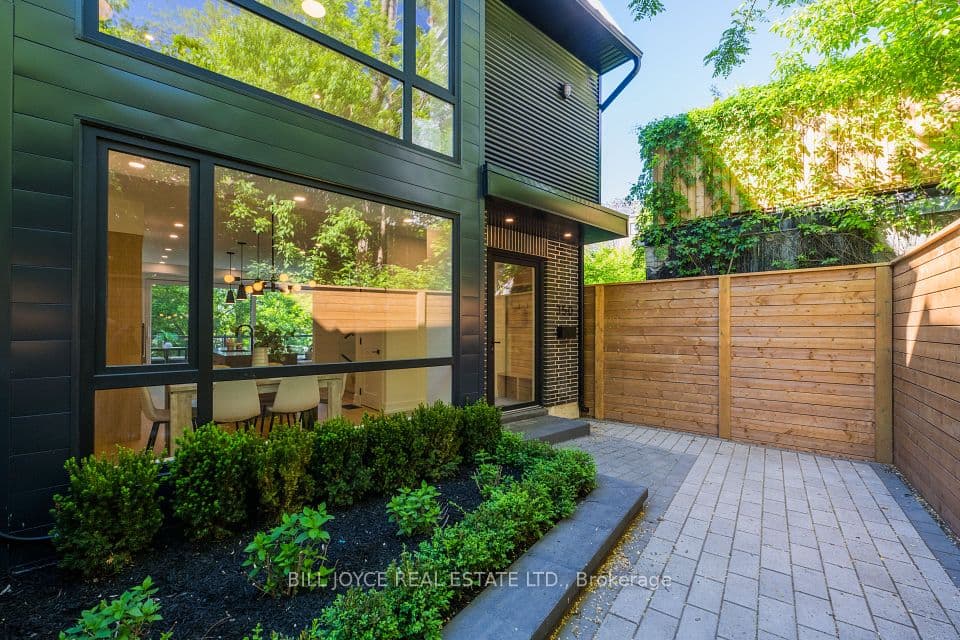 350 Lee Avenue, Toronto, ON M4E 2P8 – photo 3
