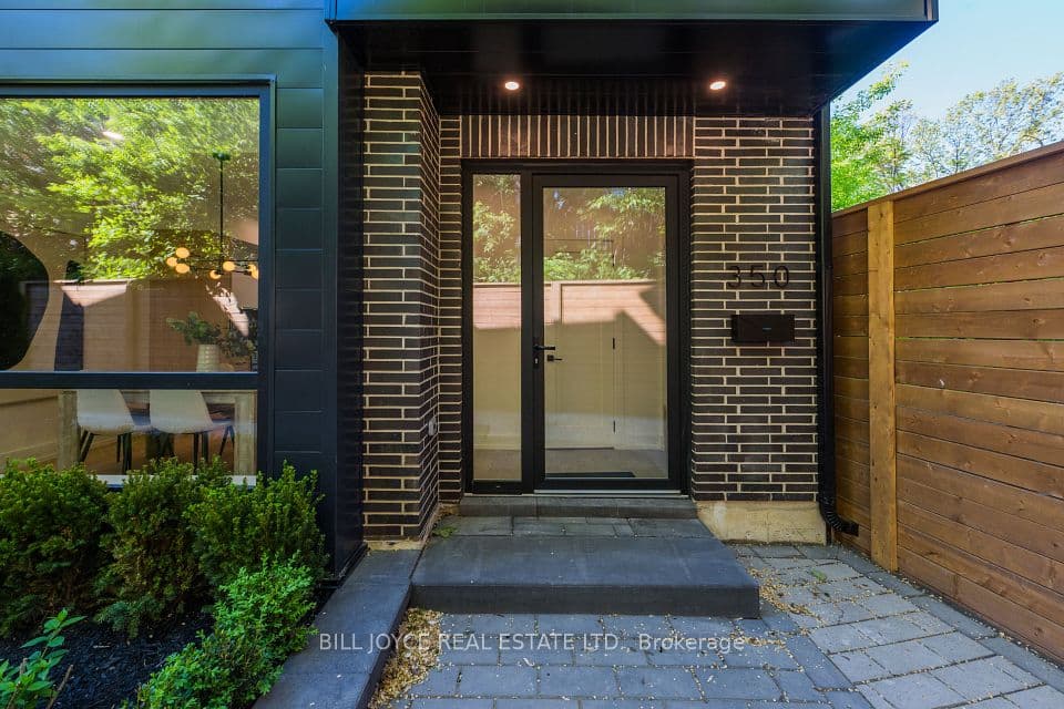 350 Lee Avenue, Toronto, ON M4E 2P8 – main photo