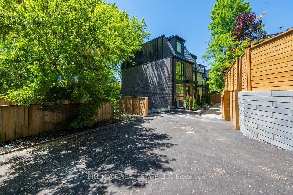 350 Lee Avenue, Toronto, ON M4E 2P8 – photo 2