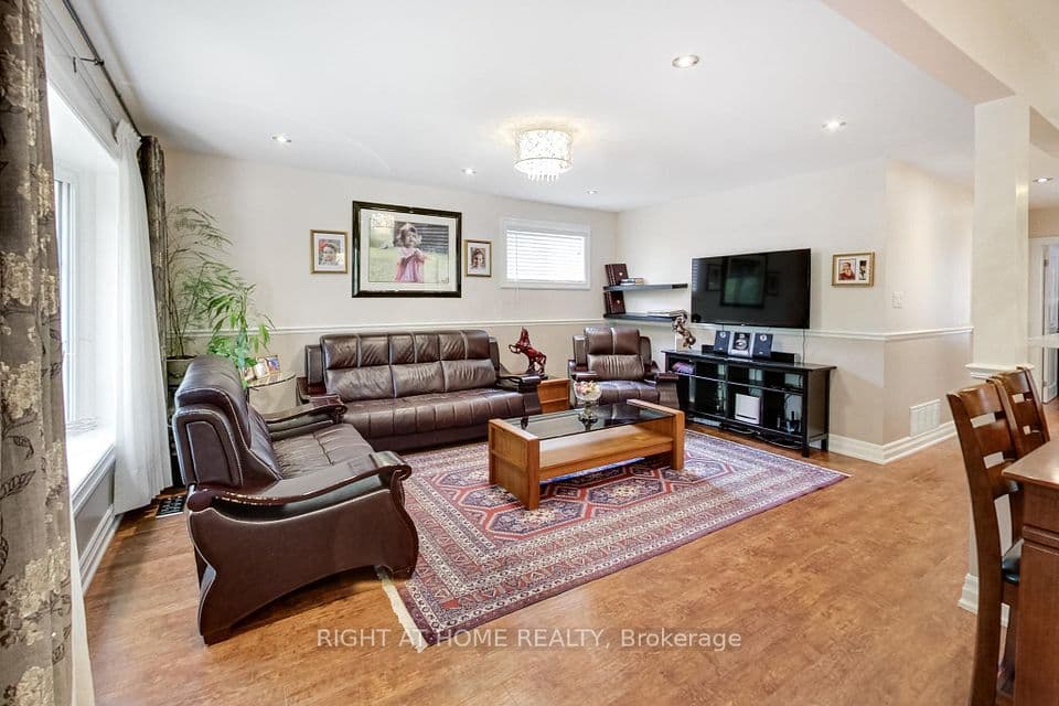 8 Suraty Avenue, Toronto, ON M1P 4E1 – photo 2