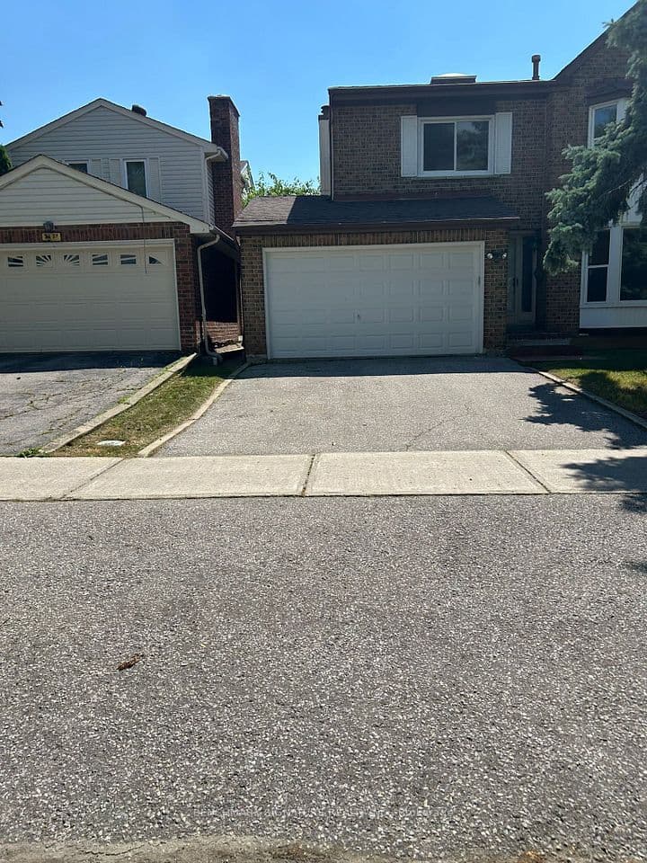 35 Wintermute Boulevard, Toronto, ON M1W 3M5 – main photo