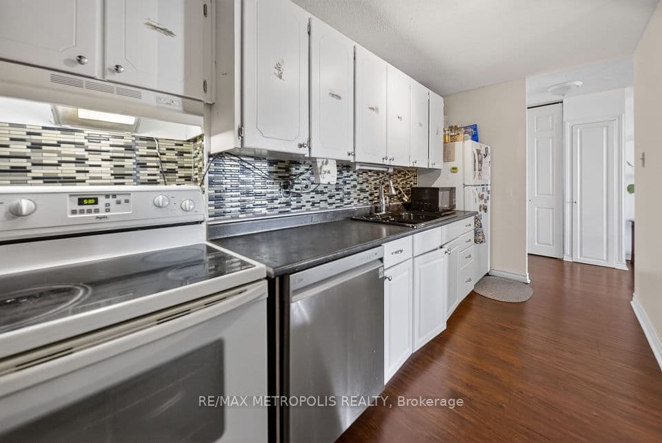 15 Torrance Road 1102, Toronto, ON M1J 3K2 – photo 3