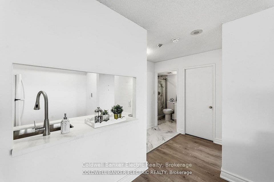 2550 Lawrence Avenue E 815, Toronto, ON M1P 4Z3 – photo 3