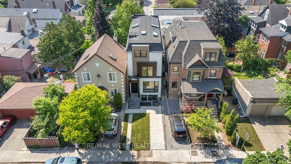 15 Cruikshank Avenue, Toronto, ON M4K 1S6 – photo 3