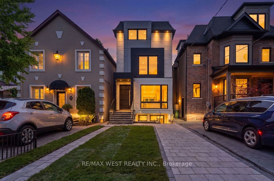 15 Cruikshank Avenue, Toronto, ON M4K 1S6 – main photo