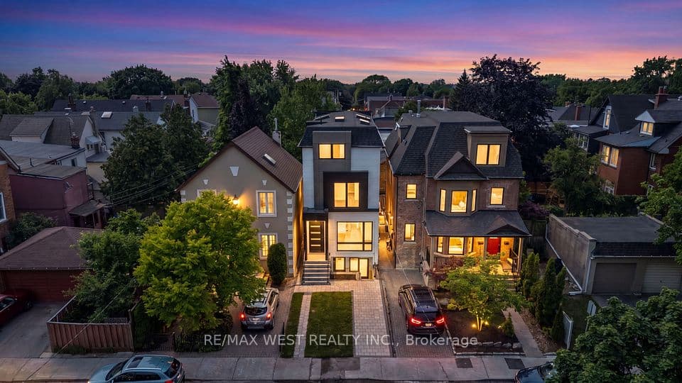 15 Cruikshank Avenue, Toronto, ON M4K 1S6 – photo 2