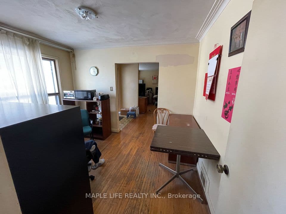 147 Earlton Road, Toronto, ON M1T 2R8 – photo 2
