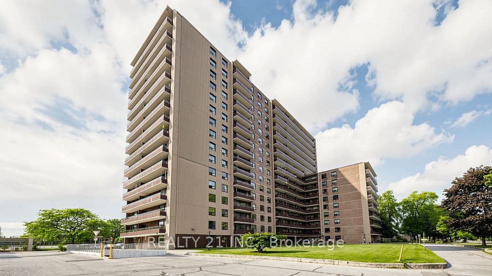 180 Markham Road 819, Toronto, ON M1M 2Z9 – main photo