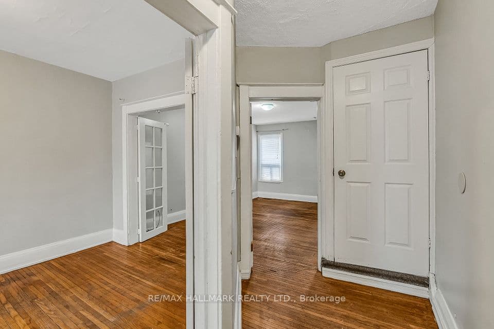 20 Kelvin Avenue, Toronto, ON M4C 5C8 – photo 3