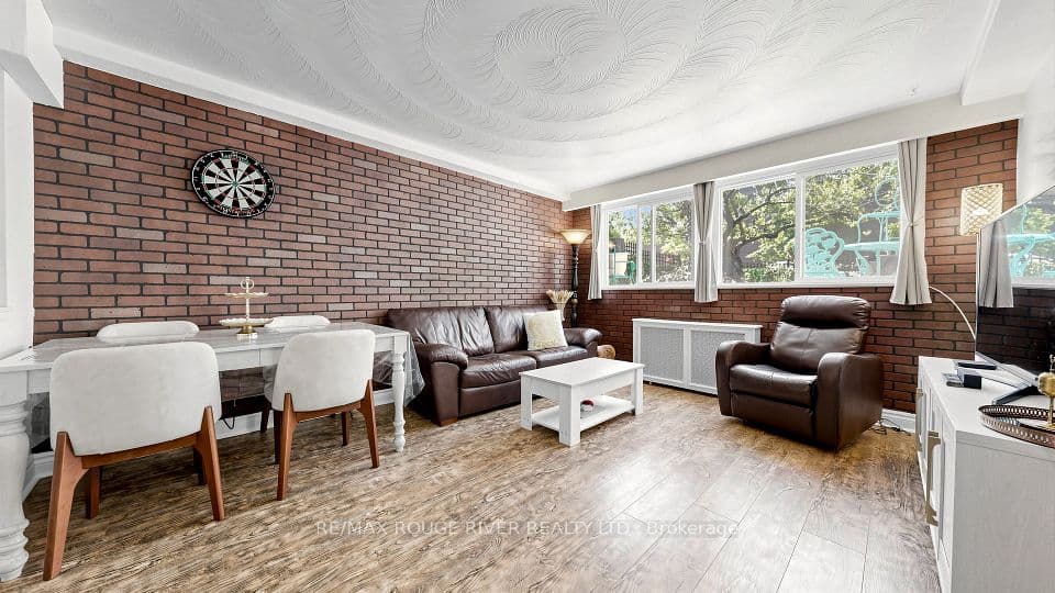 263 Oak Park Avenue, Toronto, ON M4C 4N4 – photo 3
